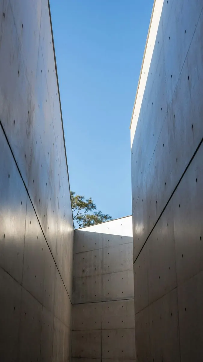 Estructura de concreto con celosías